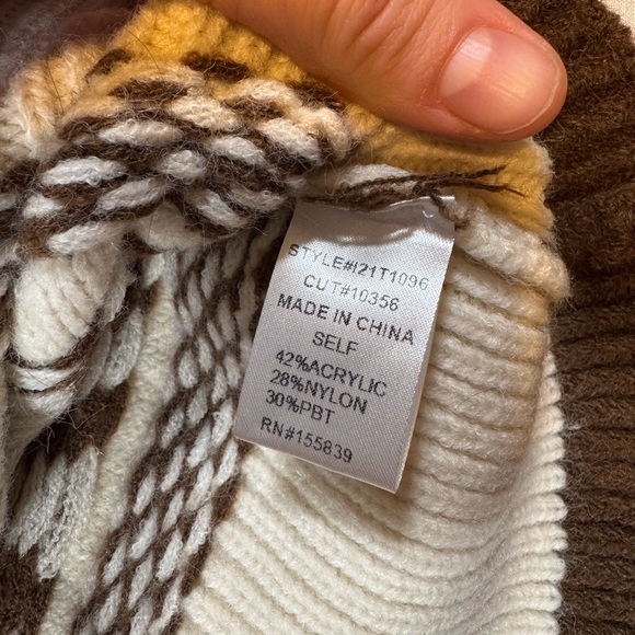 NWT Olio Women's Brown and Cream Patterned Sweater - Picture 5 of 9